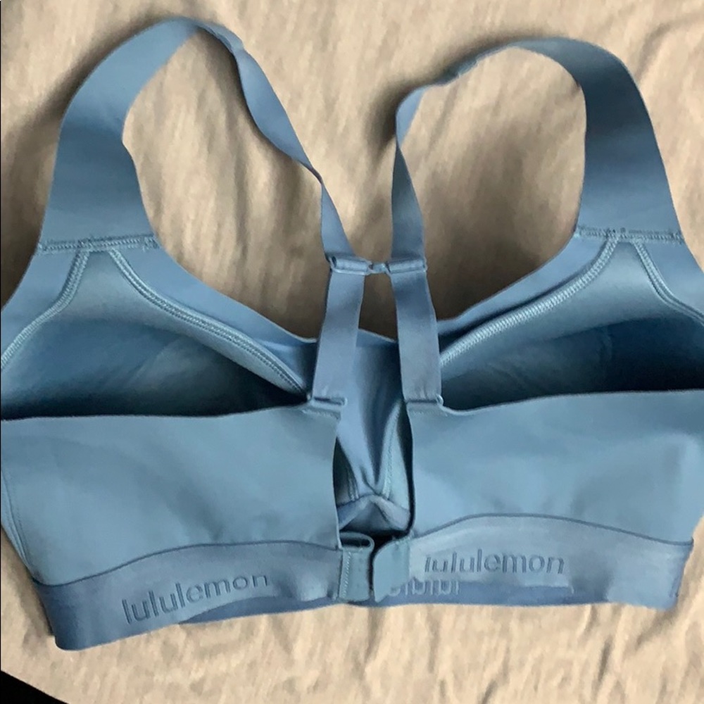 🍋 Lululemon Bra - Picture 2 of 4